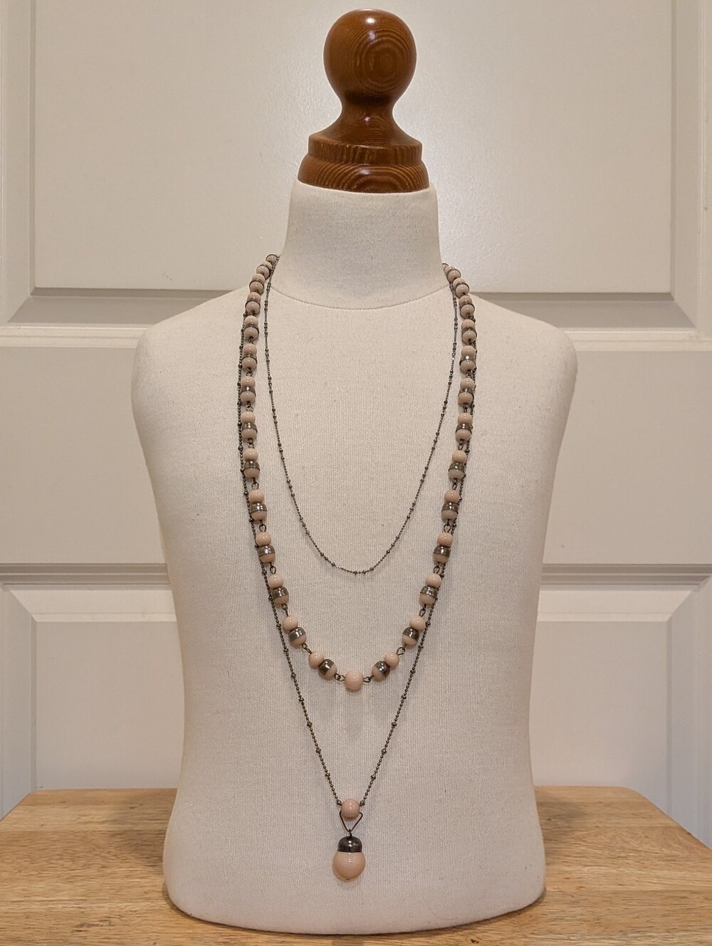 EUC Vintage 60s-70s Triple Strand Pink Glass Bead and Gunmetal Silver Necklace